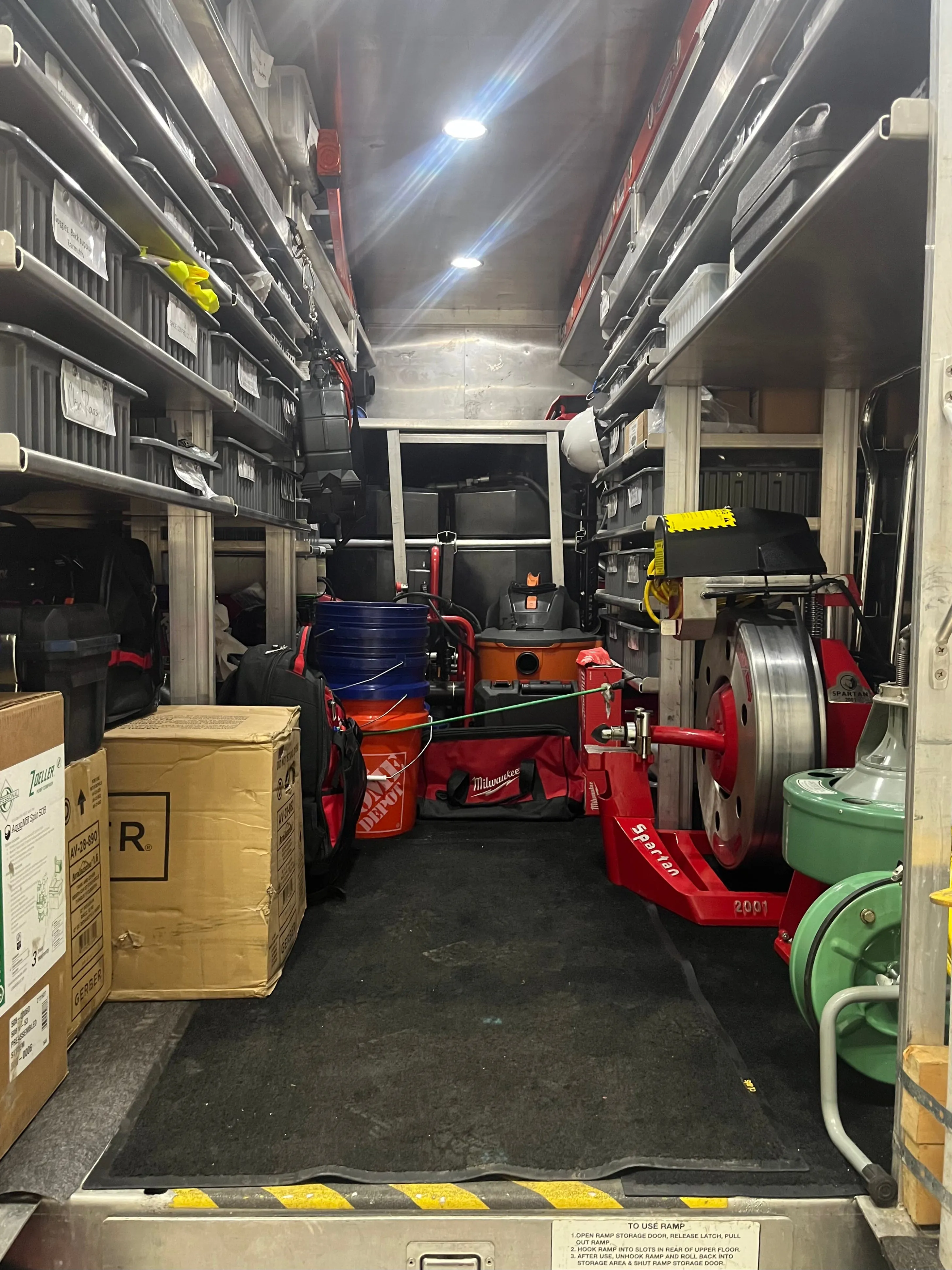 2019 ISUZU TRUCK WITH HACKNEY BODY AND SPARTAN URBAN SOLDIER JETTER