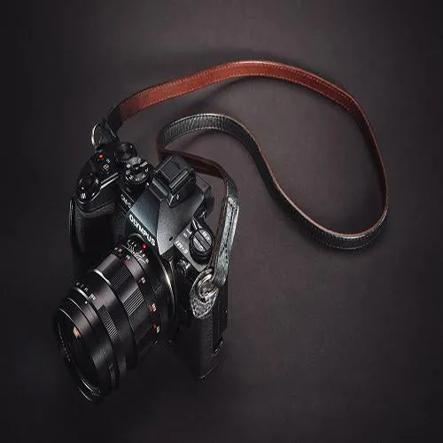 Artisan & Artist ACAM-280 Dark Brown Leather Camera Strap