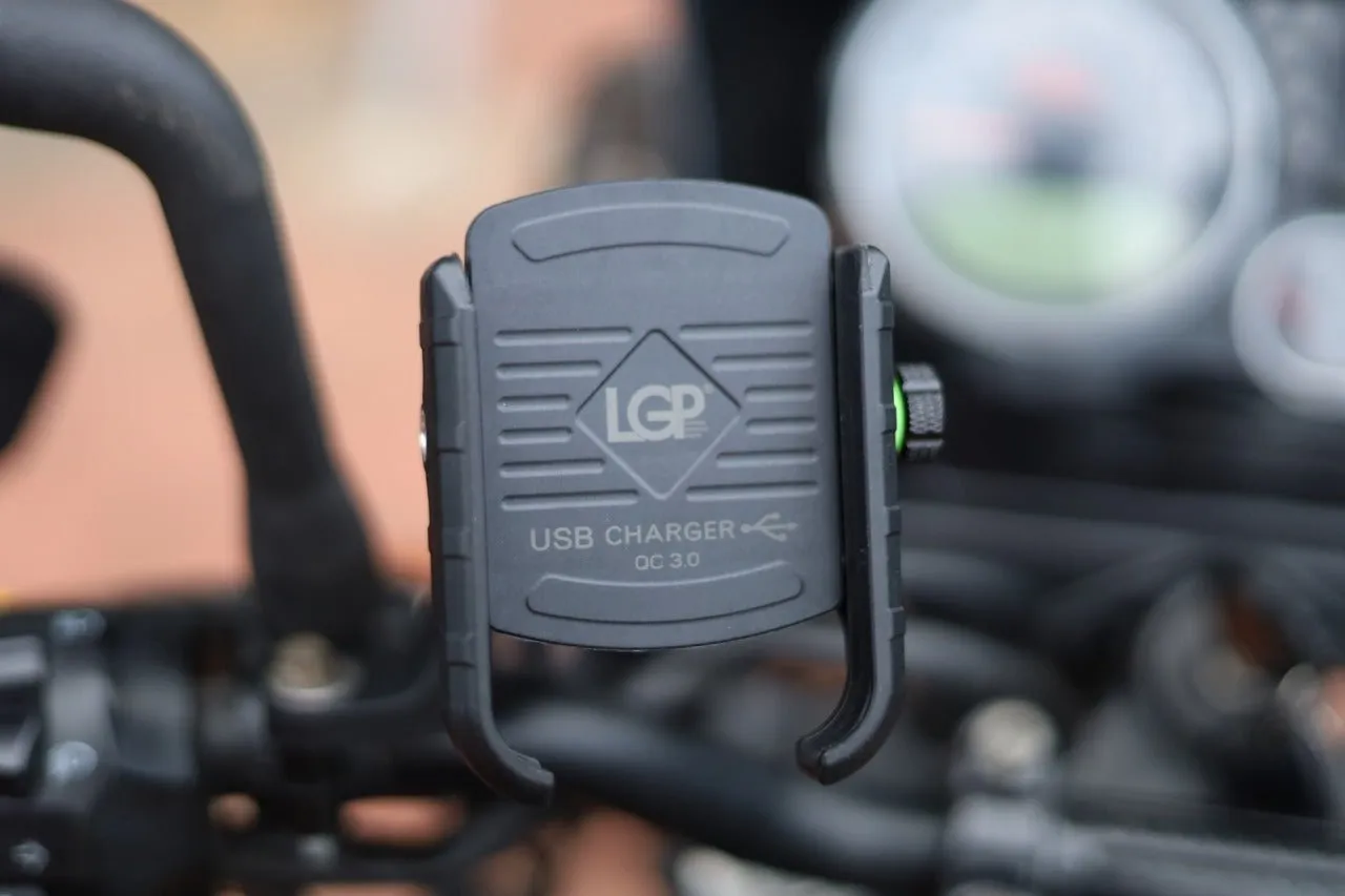 LGP Universal Phone Holder USB Charger ( M8)