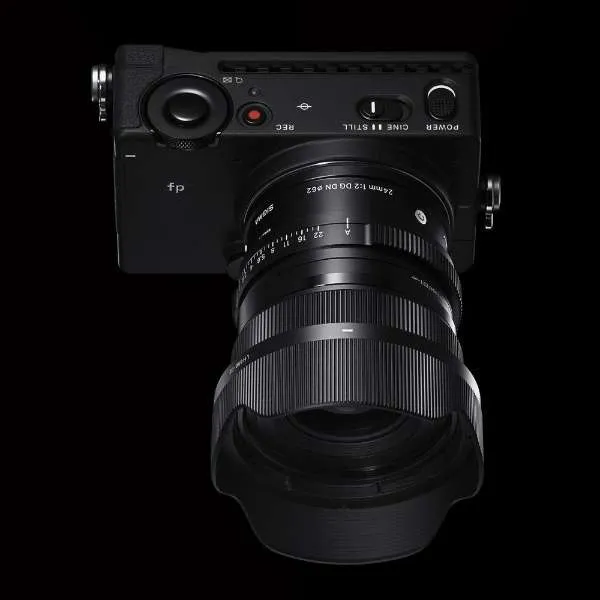 SIGMA Camera Lens 24mm F2 DG DN Contemporary [Leica L /Single Focal Length Lens]